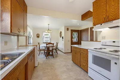 725 5th Avenue SW, Hutchinson, MN 55350 - Photo 8
