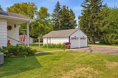 725 5th Avenue SW, Hutchinson, MN 55350 - Photo 2