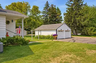 725 5th Ave SW, Hutchinson, MN 55350 - Photo 2
