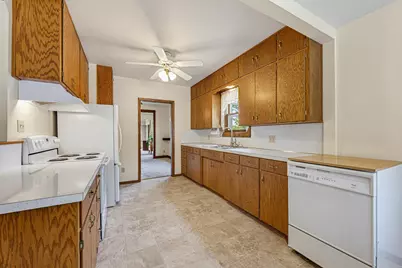 725 5th Avenue SW, Hutchinson, MN 55350 - Photo 6