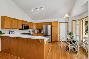 808 Winterberry Dr, Woodbury, MN 55125 - Photo 10