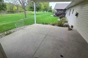 1405 26th St SW, Austin, MN 55912 - Photo 8