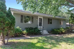 6071 45th St N, Oakdale, MN 55128 - Photo 2