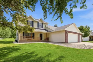 955 Park Dr, Belle Plaine, MN 56011 - Photo 2