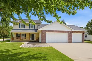 955 Park Dr, Belle Plaine, MN 56011 - Photo 1