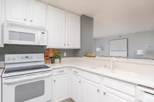 6165 Chasewood Pkwy, Minnetonka, MN 55343 - Photo 10