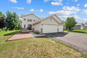 526 Hackney Ave, Shakopee, MN 55379 - Photo 2