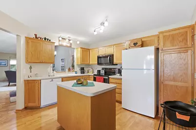 7590 Newbury Road, Woodbury, MN 55125 - Photo 10