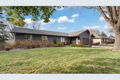 308 23rd Street SE, Willmar, MN 56201 - Photo 2
