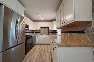 1306 Woodhill Rd, Burnsville, MN 55337 - Photo 8