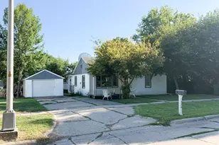 624 Dover St, Worthington, MN 56187 - Photo 1