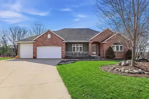 4525 Alicia Dr, Eagan, MN 55077 - Photo 2