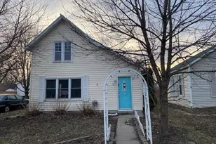 321 S Main St, Lake Crystal, MN 56055 - Photo 1