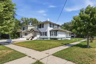 901 College Street N, Fargo, ND 58102 - Photo 2