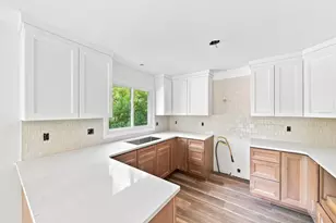 8687 Ridgewind Rd, Eden Prairie, MN 55344 - Photo 8