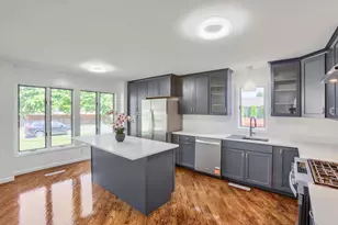 3597 Gershwin Ct N, Oakdale, MN 55128 - Photo 10