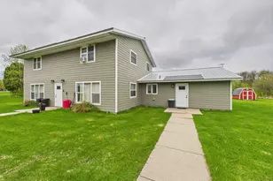 37597 Lakeview Dr, Warroad, MN 56763 - Photo 4