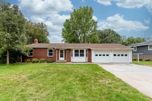 1833 Crestview Dr, New Ulm, MN 56073 - Photo 1