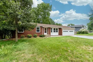 1833 Crestview Dr, New Ulm, MN 56073 - Photo 2