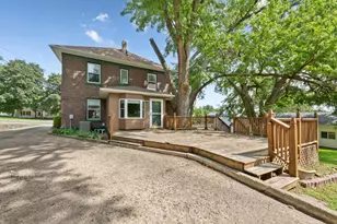 1009 South St, Jackson, MN 56143 - Photo 2