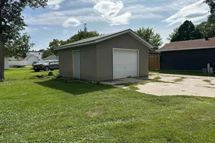 623 Horace Ave N, Thief River Falls, MN 56701 - Photo 4