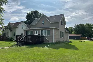623 Horace Ave N, Thief River Falls, MN 56701 - Photo 2