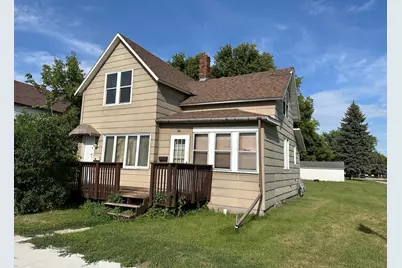 422 Conley Avenue S, Thief River Falls, MN 56701 - Photo 1