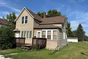 422 Conley Ave S, Thief River Falls, MN 56701 - Photo 1