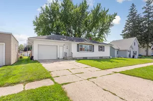 333 1st St SE, Blooming Prairie, MN 55917 - Photo 2
