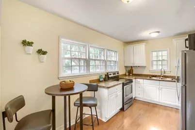 1882 Hawthorne Avenue E, Saint Paul, MN 55119 - Photo 8
