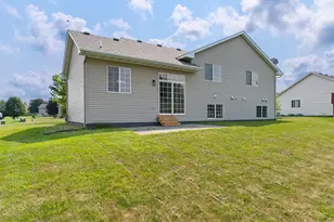 808 Lindsey Ln, Belle Plaine, MN 56011 - Photo 4
