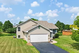 808 Lindsey Ln, Belle Plaine, MN 56011 - Photo 2