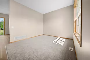 808 Lindsey Ln, Belle Plaine, MN 56011 - Photo 8