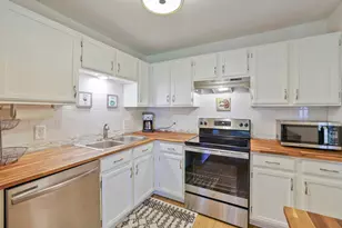 7267 Hunters Run, Eden Prairie, MN 55346 - Photo 14