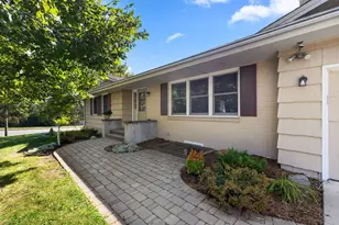 10112 Nord Ave S, Bloomington, MN 55437 - Photo 2