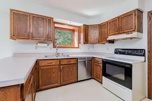 2322 Cromwell St S, Moorhead, MN 56560 - Photo 12