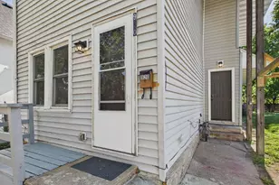 920 Farrington St, Saint Paul, MN 55117 - Photo 1
