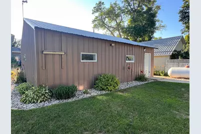 116 Grant Street S, Lake Benton, MN 56149 - Photo 12