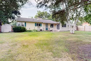 504 19th Ave SW, Willmar, MN 56201 - Photo 2