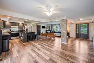 702 8th St SW, Wells, MN 56097 - Photo 10
