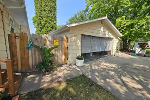 1322 19th St S, Moorhead, MN 56560 - Photo 8