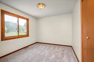 6702 Kara Dr, Eden Prairie, MN 55346 - Photo 8