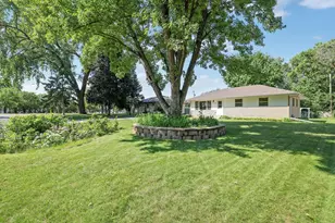 7314 Hayes St NE, Fridley, MN 55432 - Photo 4