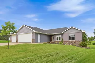 1572 Gray Fox Dr NE, Owatonna, MN 55060 - Photo 2