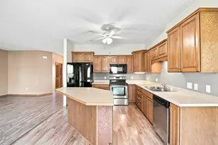 621 Ashley Ln, Owatonna, MN 55060 - Photo 6