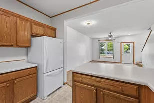 1012 Heldt St, Chaska, MN 55318 - Photo 8