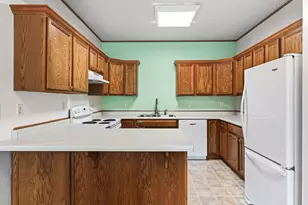 1012 Heldt St, Chaska, MN 55318 - Photo 4