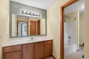 1012 Heldt St, Chaska, MN 55318 - Photo 14