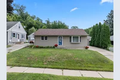 1004 14th Avenue NE, Rochester, MN 55906 - Photo 2