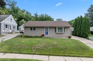 1004 14th Ave NE, Rochester, MN 55906 - Photo 2